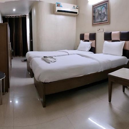 Hotel Zenith Surat Exterior photo