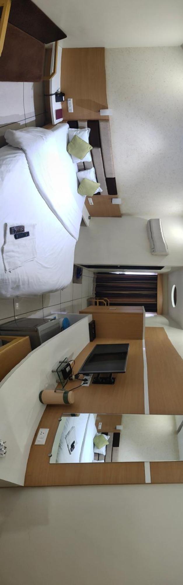Hotel Zenith Surat Exterior photo