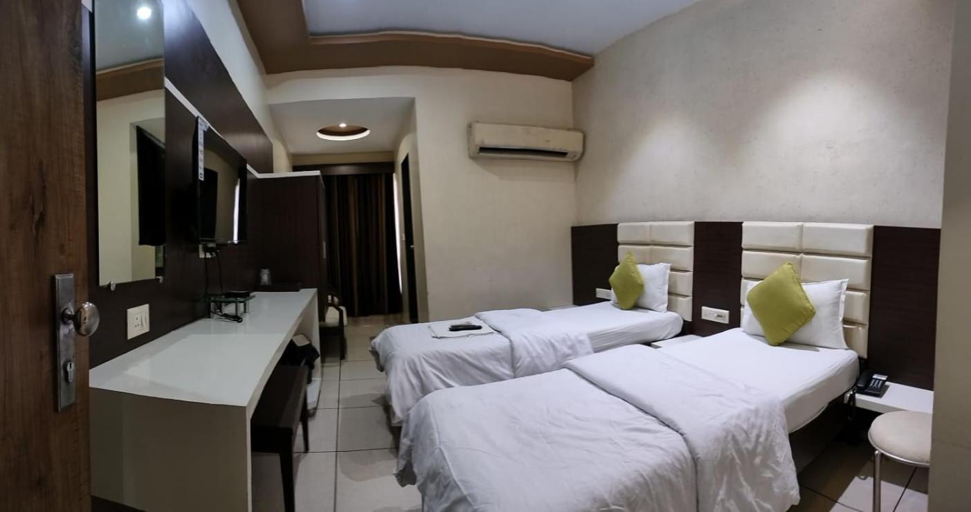 Hotel Zenith Surat Exterior photo
